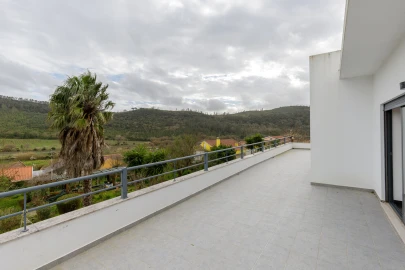 Moradia T6 para Venda em Santa Maria, São Pedro e Matacães