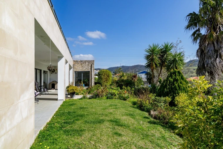 Moradia T6 para Venda em Santa Maria, São Pedro e Matacães Foto 4