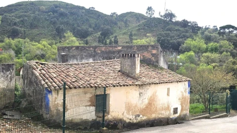 Moradia T3 para Venda em Azueira e Sobral da Abelheira