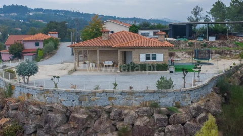 Moradia T3 para Venda em Vila Boa de Quires e Maureles