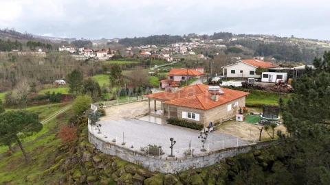 Moradia T3 para Venda em Vila Boa de Quires e Maureles