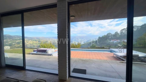 Moradia T4 para Venda em Paredes de Viadores e Manhuncelos