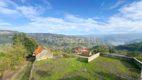 Moradia T4 para Venda em Paredes de Viadores e Manhuncelos