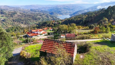Moradia T4 para Venda em Paredes de Viadores e Manhuncelos