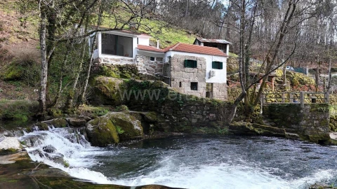 Moradia T3 para Venda em Várzea, Aliviada e Folhada