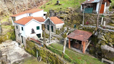 Moradia T3 para Venda em Várzea, Aliviada e Folhada