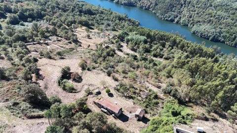 Quinta T0 para Venda em Avessadas e Rosém