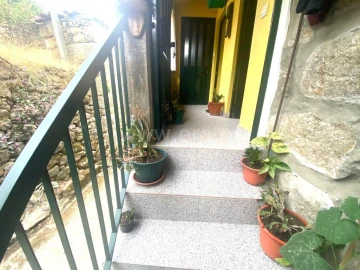 Moradia T1 para Venda em Freigil e Miomães