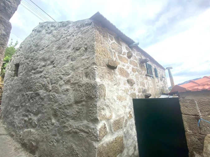 Moradia T1 para Venda em Freigil e Miomães Foto 3