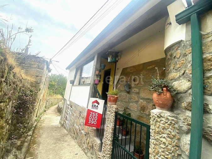 Moradia T1 para Venda em Freigil e Miomães