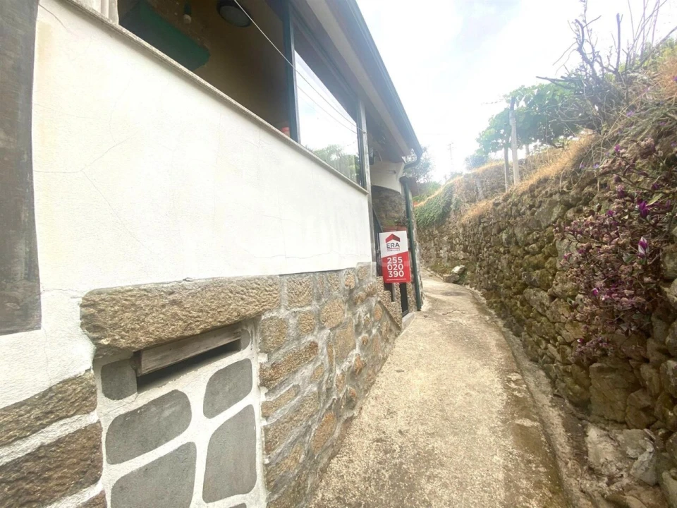 Moradia T1 para Venda em Freigil e Miomães Foto 11