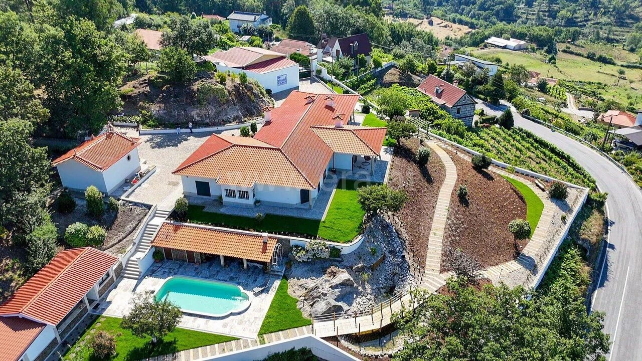 Quinta T4 para Venda em Campelo e Ovil Foto 1