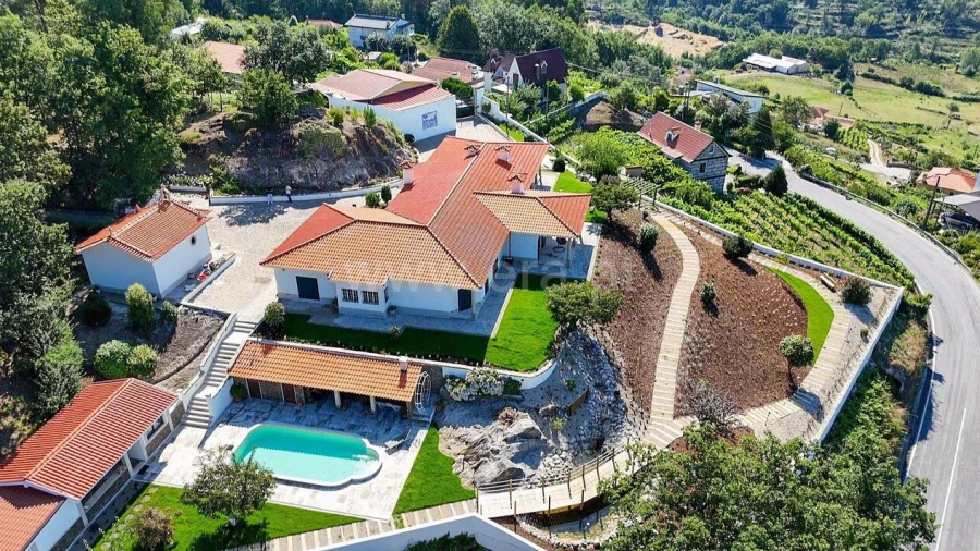 Quinta T4 para Venda em Campelo e Ovil