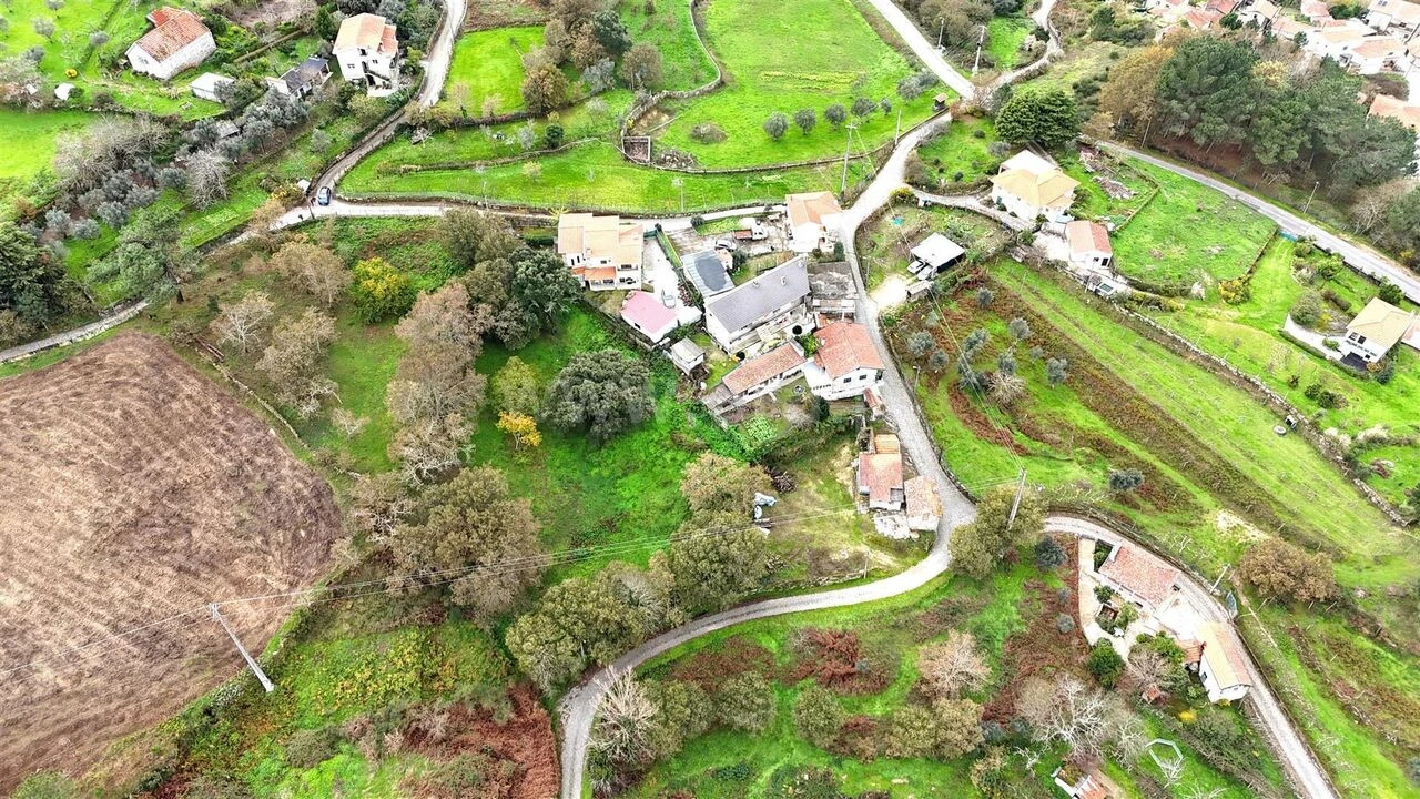 Terreno para Venda em Paredes de Viadores e Manhuncelos Foto 1