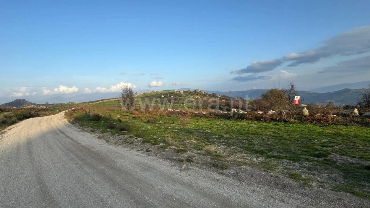 Terreno para Venda em Campelo e Ovil Foto 1