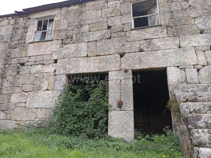 Moradia T0 para Venda em Teixeira e Teixeiró Foto 4