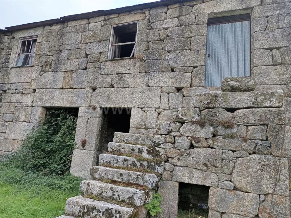 Moradia T0 para Venda em Teixeira e Teixeiró Foto 3