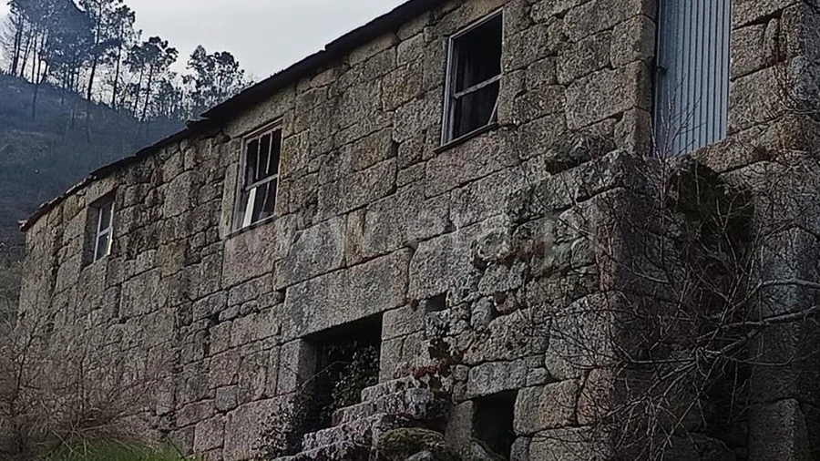 Moradia T0 para Venda em Teixeira e Teixeiró