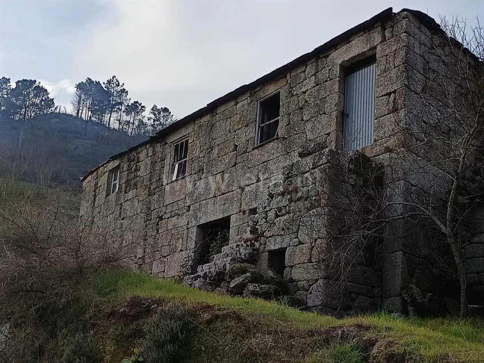 Moradia T0 para Venda em Teixeira e Teixeiró Foto 1