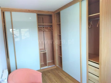 Moradia T5 para Venda em Sobrado e Bairros