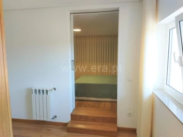 Moradia T5 para Venda em Sobrado e Bairros