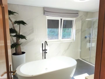 Moradia T5 para Venda em Sobrado e Bairros