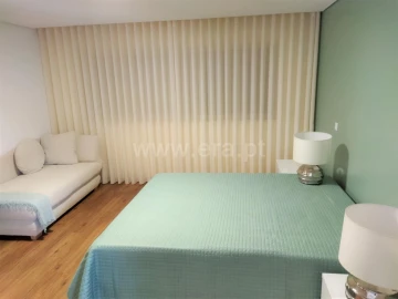 Moradia T5 para Venda em Sobrado e Bairros