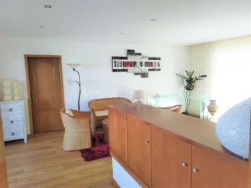 Moradia T5 para Venda em Sobrado e Bairros