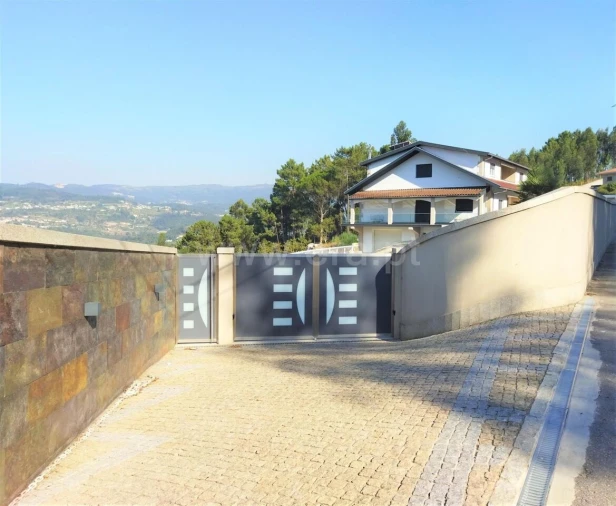 Moradia T5 para Venda em Sobrado e Bairros Foto 4