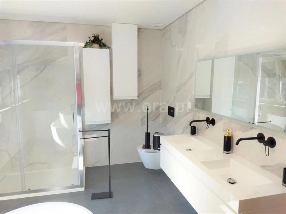 Moradia T5 para Venda em Sobrado e Bairros Foto 17