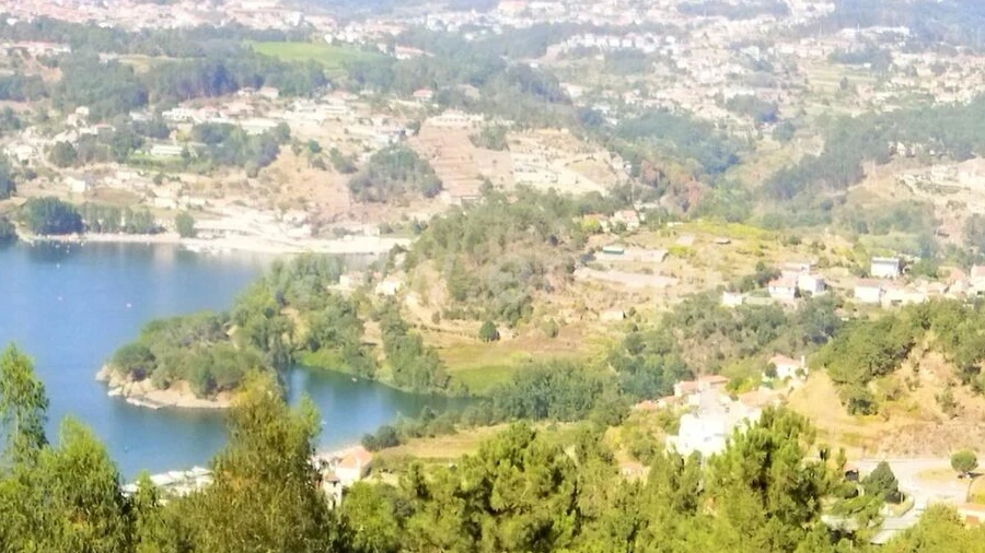 Moradia T5 para Venda em Sobrado e Bairros