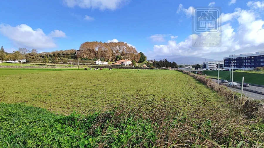 Terreno para Venda em Ponta Delgada (São Sebastião)