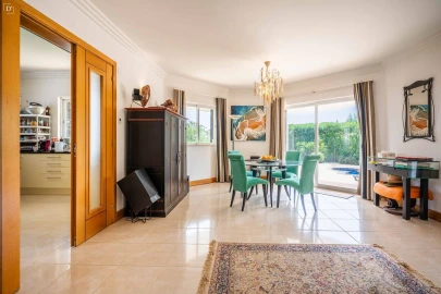 Moradia T4 para Venda em Albufeira e Olhos de Água