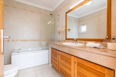 Moradia T3 para Venda em Albufeira e Olhos de Água