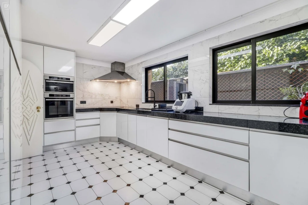 Moradia T8 para Venda em Albufeira e Olhos de Água Foto 12