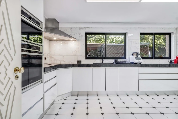 Moradia T8 para Venda em Albufeira e Olhos de Água Foto 13