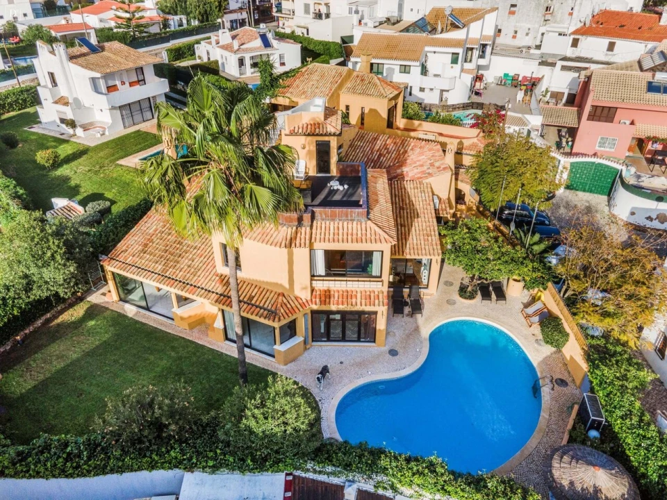 Moradia T8 para Venda em Albufeira e Olhos de Água Foto 2