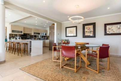 Moradia T5 para Venda em Moncarapacho e Fuseta