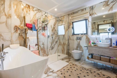 Moradia T5 para Venda em Moncarapacho e Fuseta