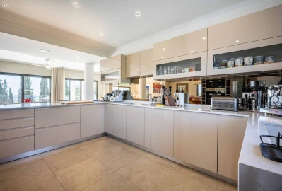 Moradia T5 para Venda em Moncarapacho e Fuseta