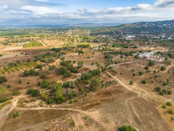 Moradia T6 para Venda em Algoz e Tunes