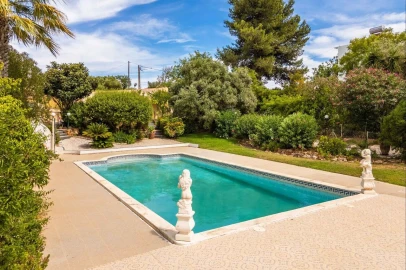 Moradia T5 para Venda em Moncarapacho e Fuseta