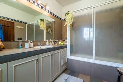 Moradia T5 para Venda em Moncarapacho e Fuseta