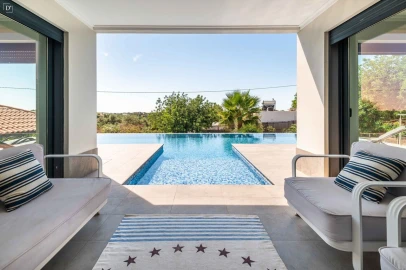 Moradia T4 para Venda em Moncarapacho e Fuseta