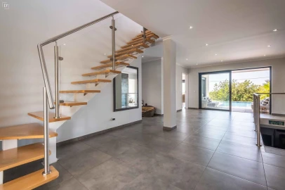 Moradia T4 para Venda em Moncarapacho e Fuseta