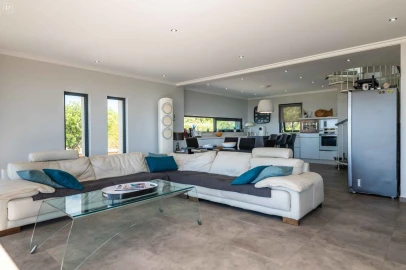 Moradia T4 para Venda em Moncarapacho e Fuseta