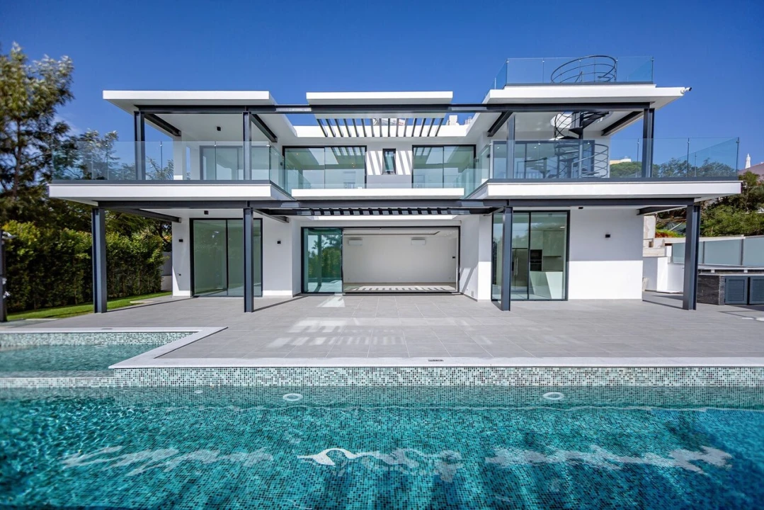 Moradia T4 para Venda em Albufeira e Olhos de Água Foto 1