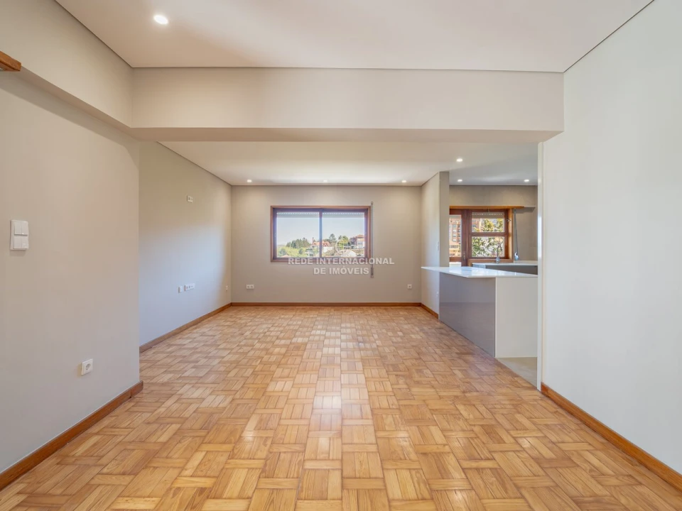 Apartamento T4 para Venda em Mafamude e Vilar do Paraíso Foto 1