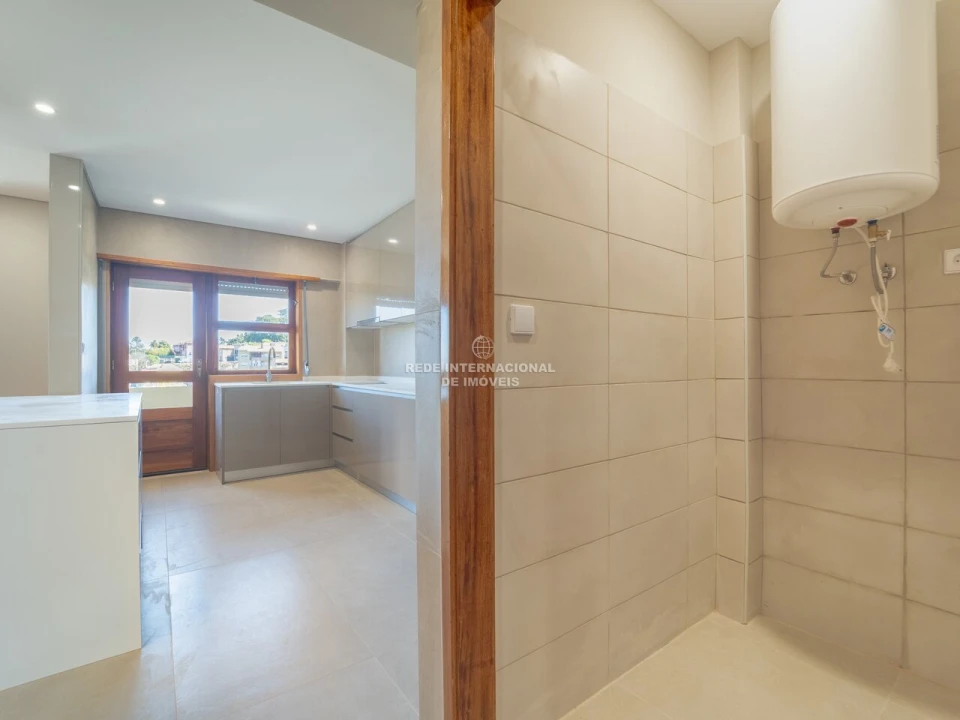 Apartamento T4 para Venda em Mafamude e Vilar do Paraíso Foto 11