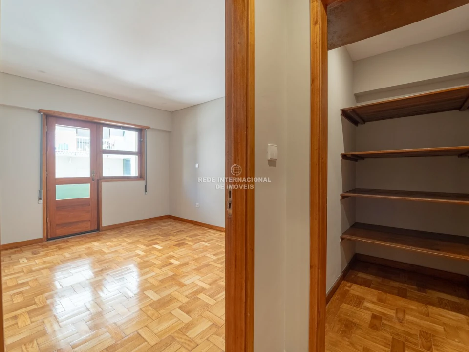 Apartamento T4 para Venda em Mafamude e Vilar do Paraíso Foto 23
